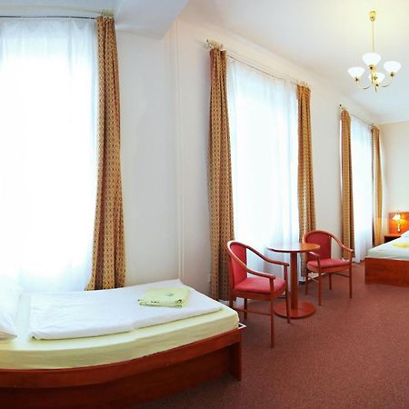 Wellness Hotel Central クラトビ エクステリア 写真