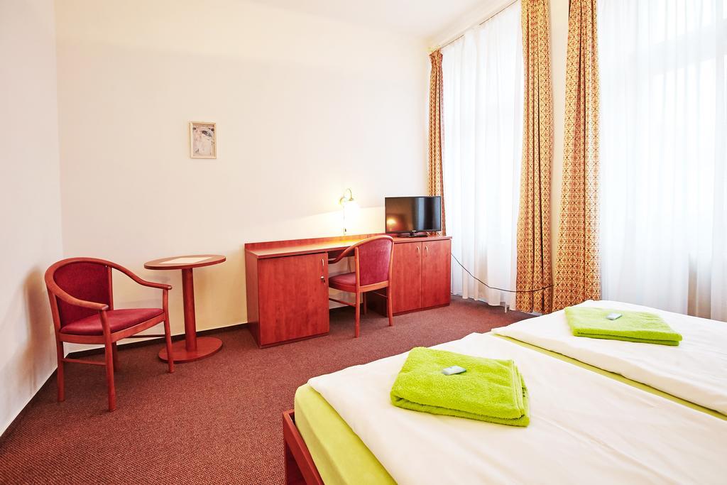 Wellness Hotel Central クラトビ 部屋 写真