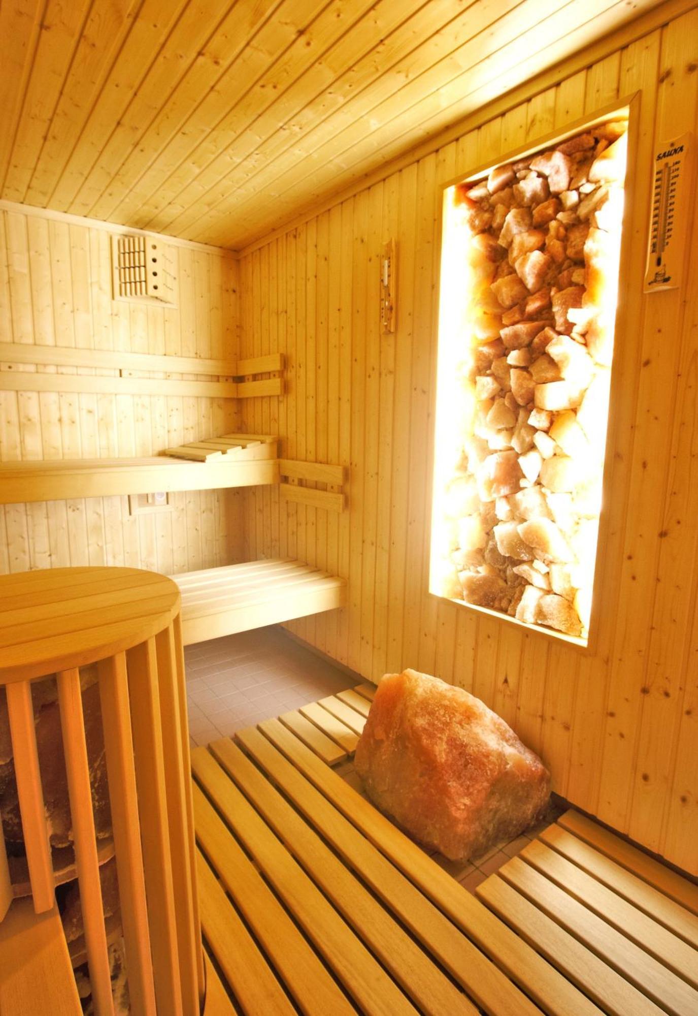 Wellness Hotel Central クラトビ エクステリア 写真