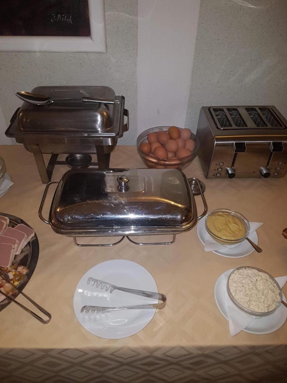 Wellness Hotel Central クラトビ エクステリア 写真