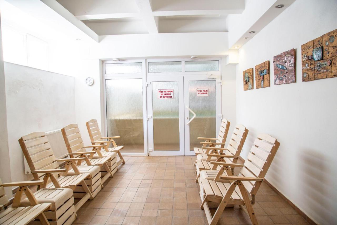 Wellness Hotel Central クラトビ エクステリア 写真