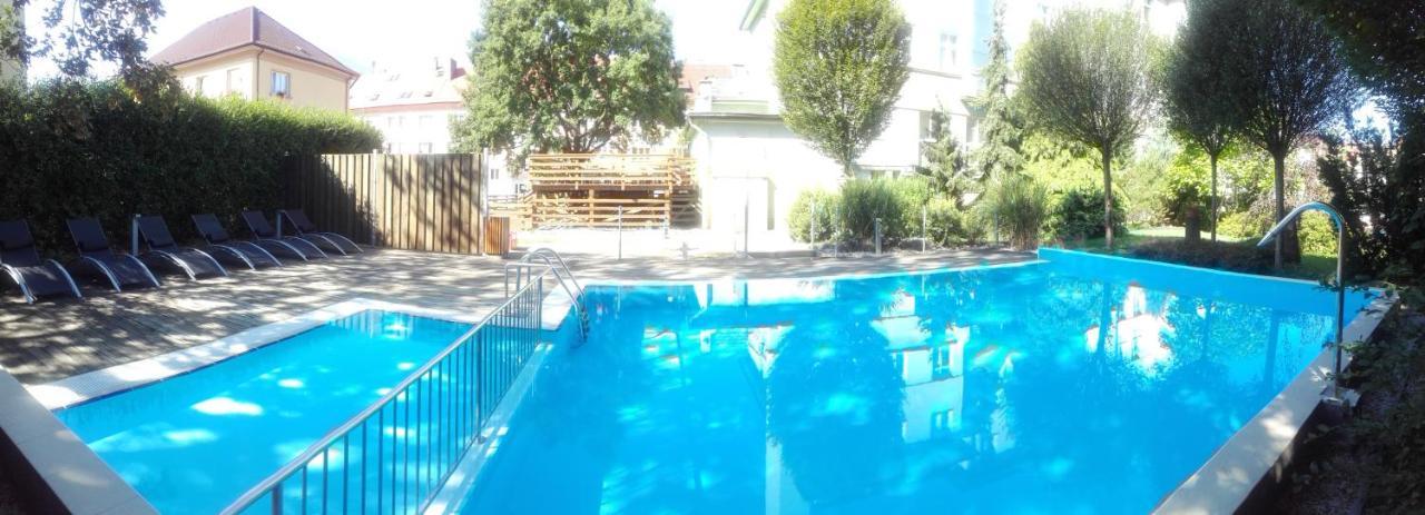 Wellness Hotel Central クラトビ エクステリア 写真